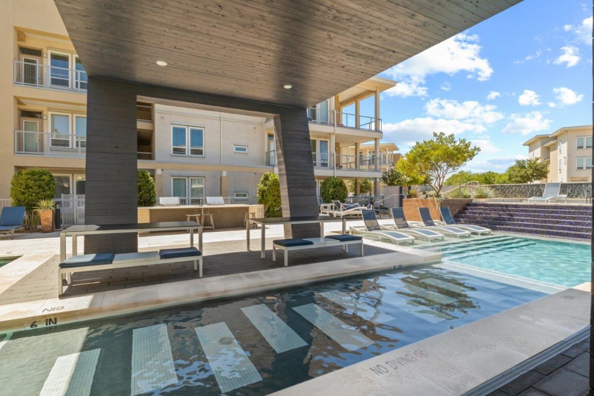 Photos and Video of Avenue 900 in Euless, TX